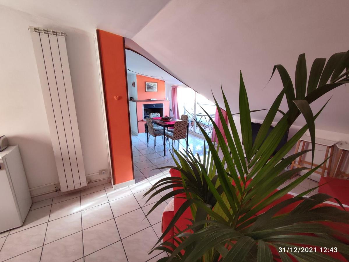 La Casa Di Rick Apartment Рончилионе Екстериор снимка
